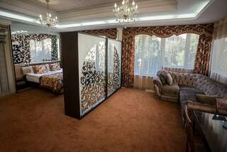 Гостиница Гранд Флёр Форос Однокомнатный четырехместный номер категории «Люкс»-2