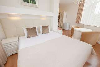 Гостиница Гранд Флёр Форос Трехместный номер категории «Стандарт»-6