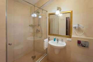 Гостиница Гранд Флёр Форос Трехместный номер категории «Полулюкс»-8